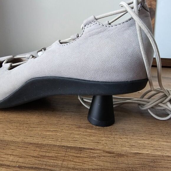 NEVER WORN NAYA POINTY LACED KITTEN HEELS SHOES GREY NUBUCK LEATHER SIZE 6 WOMEN - Picture 11 of 14